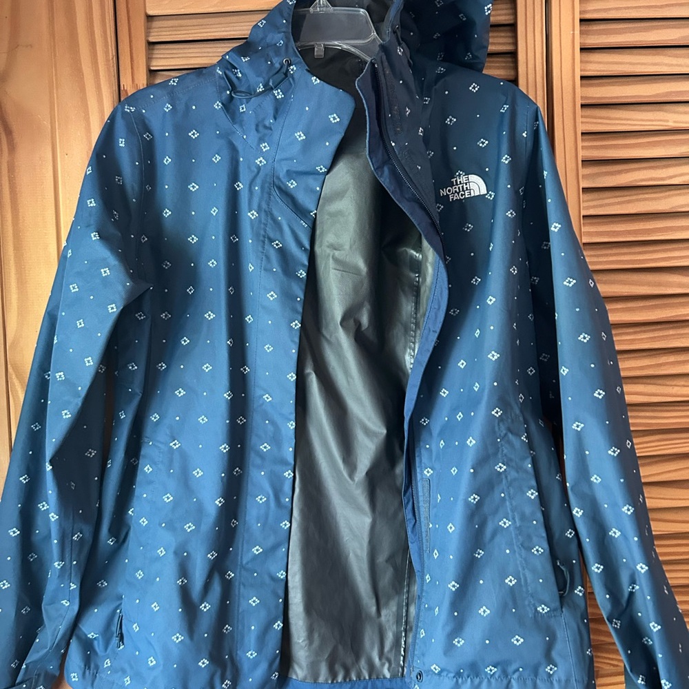 The North Face Woman’s Patterned Navy Raincoat